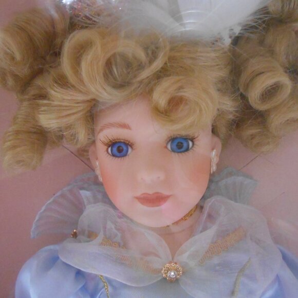 NIB VTG COLLECTIBLE MEMORIES FINE PORCELAIN DOLL "NATALIE" w/ COA STAND ACCESSOR - Picture 7 of 14